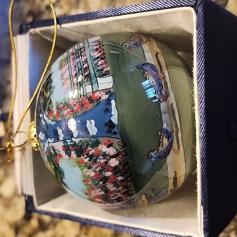 Boston ducklings glass ornament NWOT